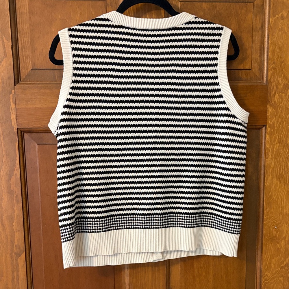 Adrianna Papell Black and Cream Knit Top/Vest - Picture 6 of 7